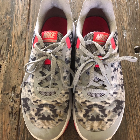 Nike running shoes - Picture 1 of 4